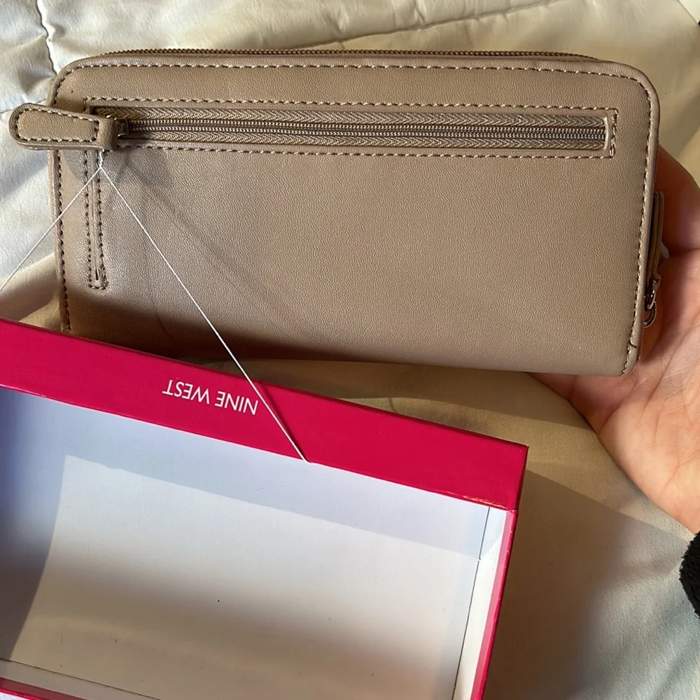 Wallet - Picture 4 of 5